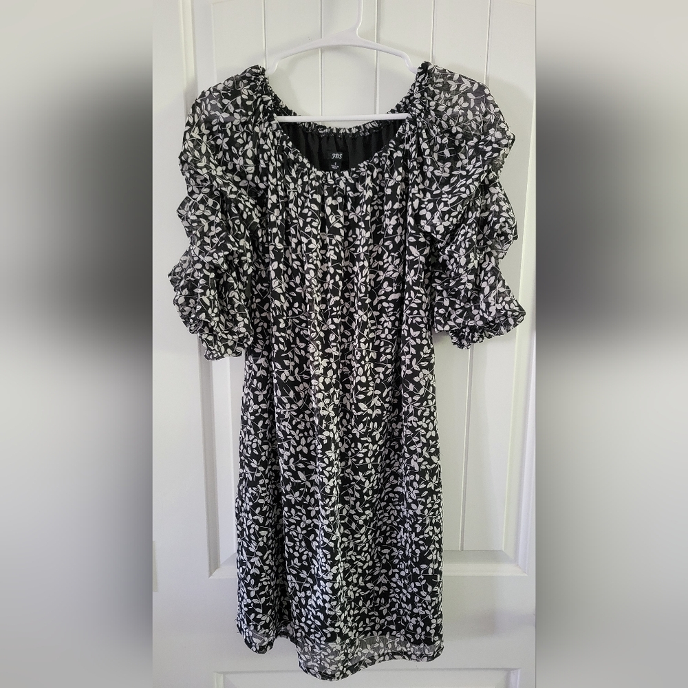 JBS Black and White Floral Dress with Ruffle Statement Sleeves Size Small ❤️